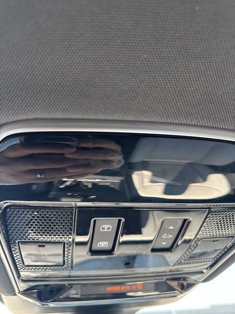 Used 2024 Land Rover Range Rover Sport SE image 2