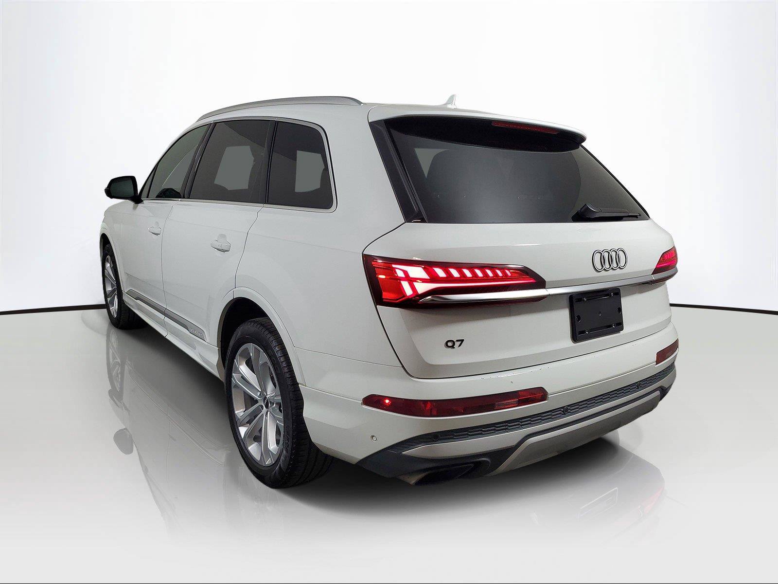 Used 2025 Audi Q7 3.0T Premium Plus AWD/4WD image 4