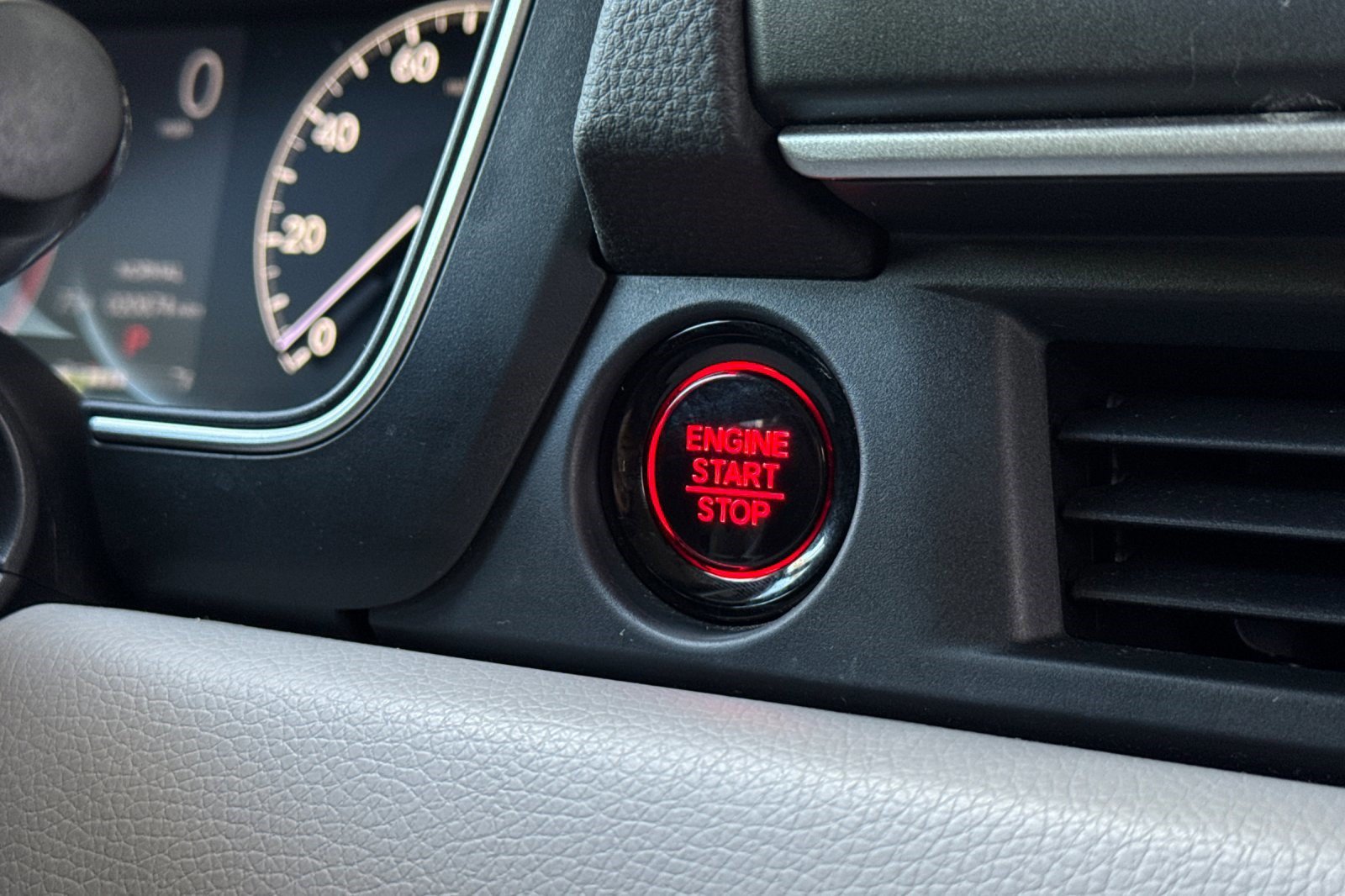 Certified 2023 Honda Pilot LX image 33