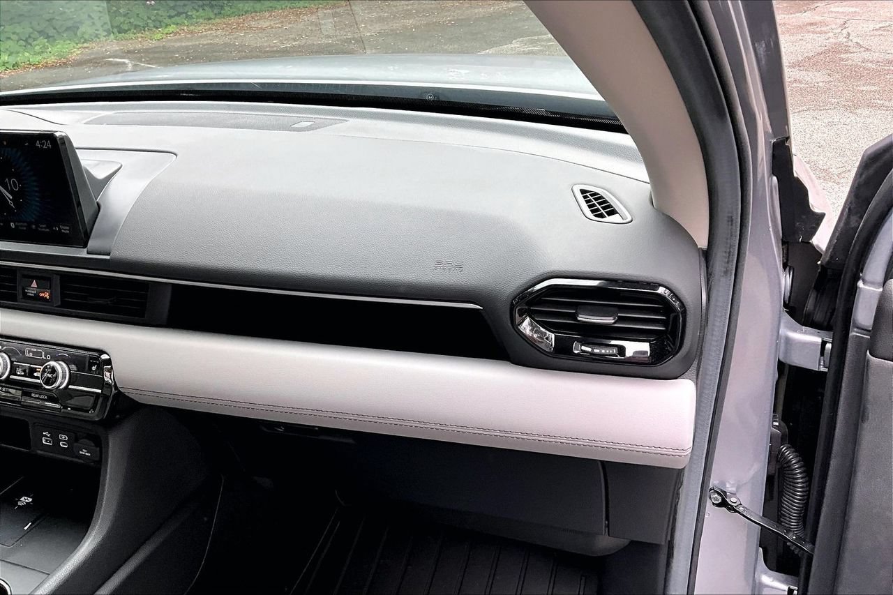 Used 2025 Honda Pilot Touring image 23