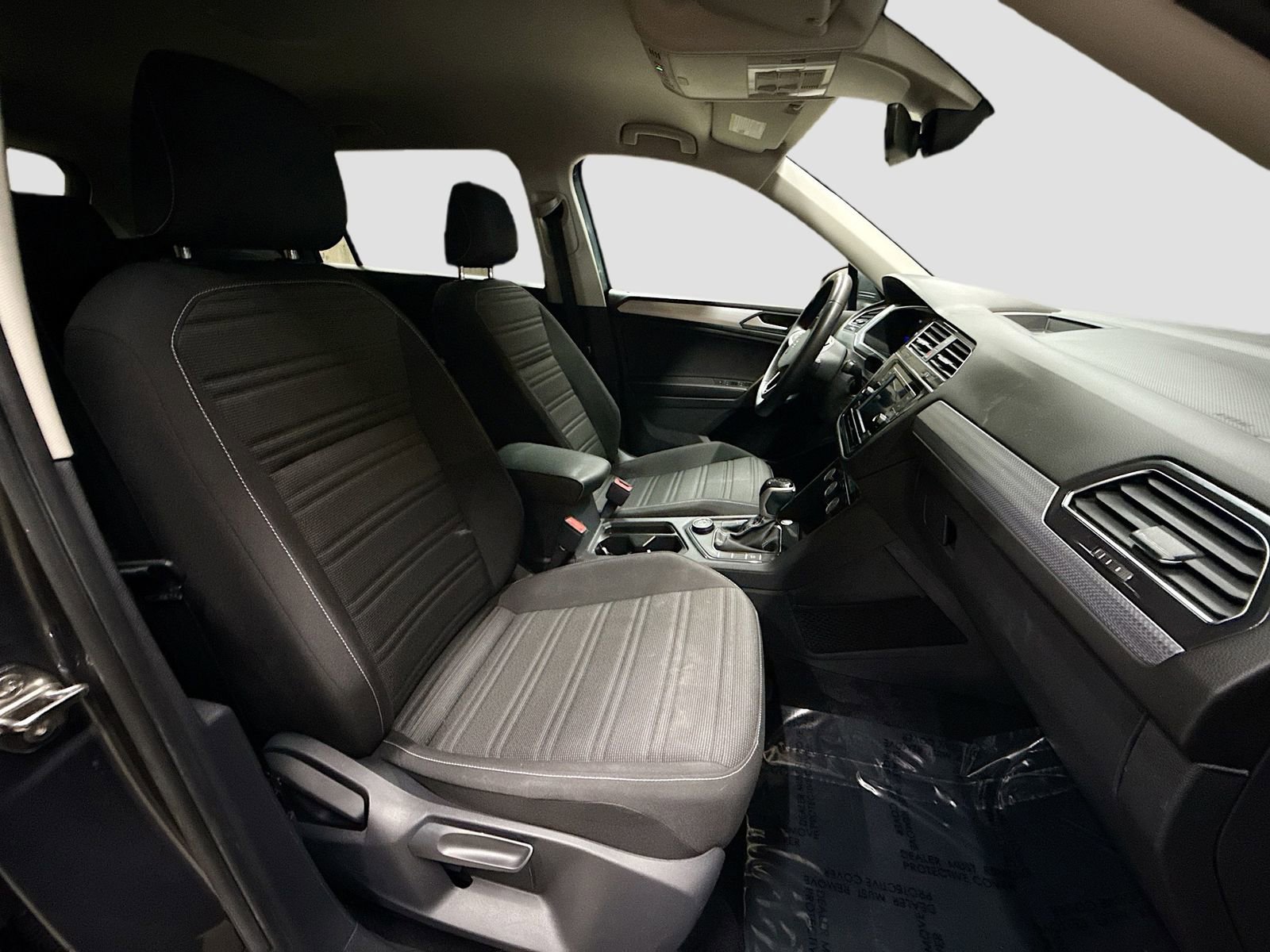 Used 2022 Volkswagen Tiguan S image 28