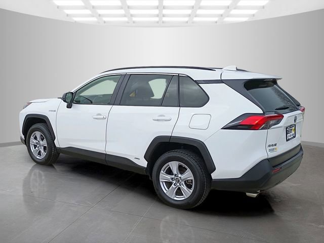Used 2019 Toyota RAV4 LE w/ Carpet Mat Package image 10