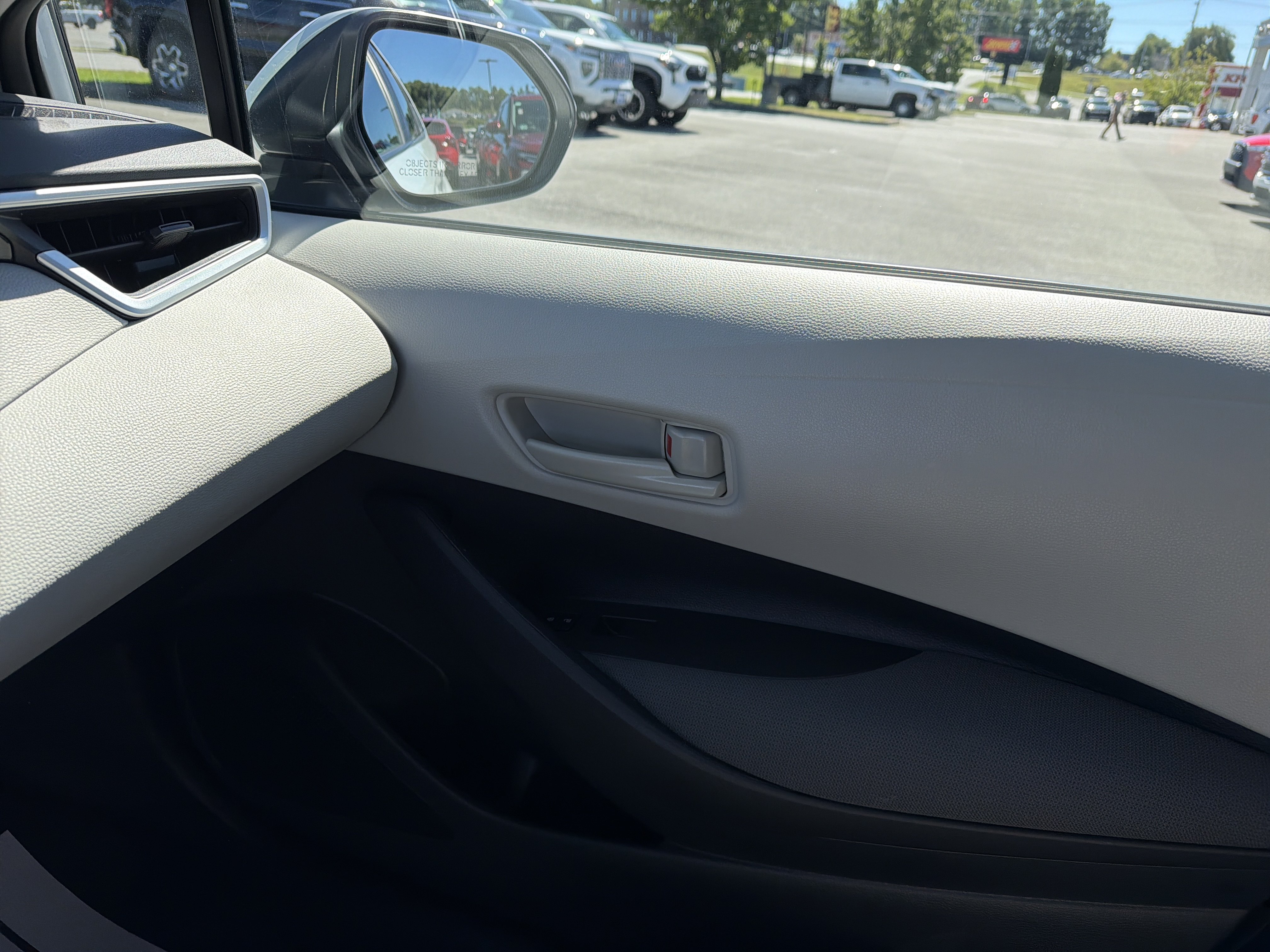 Used 2025 Toyota Corolla LE FWD image 25
