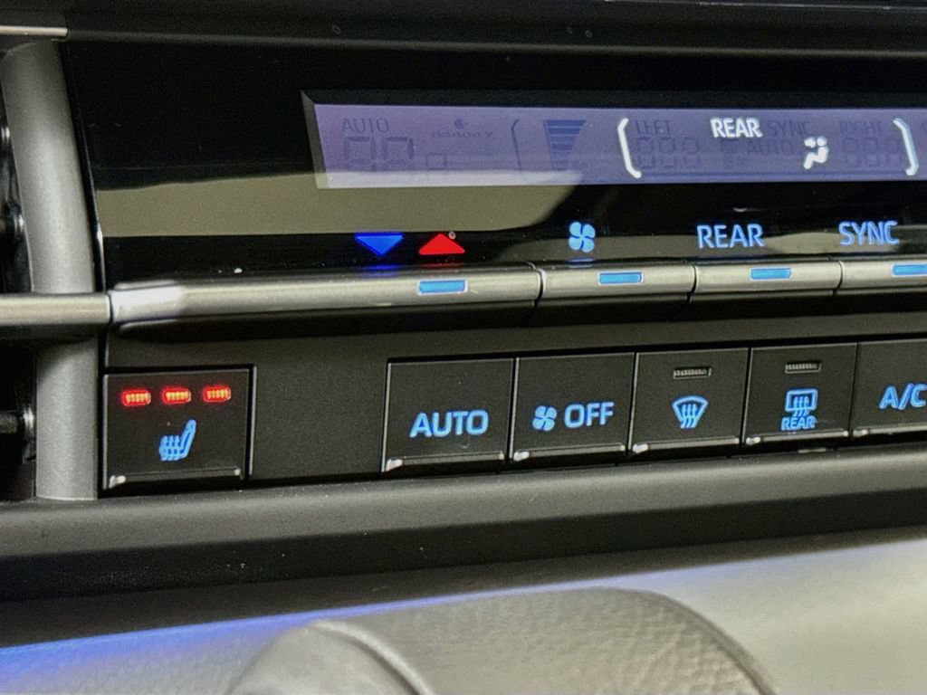 Used 2024 Toyota Sienna XSE AWD/4WD image 22