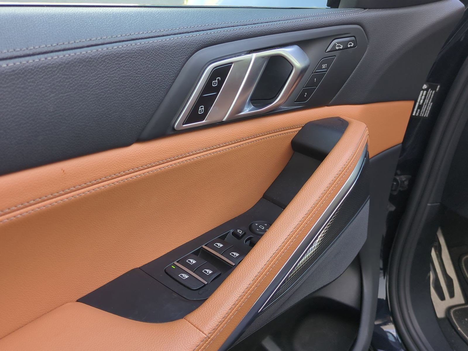 Used 2022 BMW X6 xDrive40i w/ M Sport Package image 14