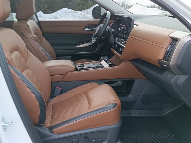 Used 2023 Nissan Pathfinder Platinum image 23