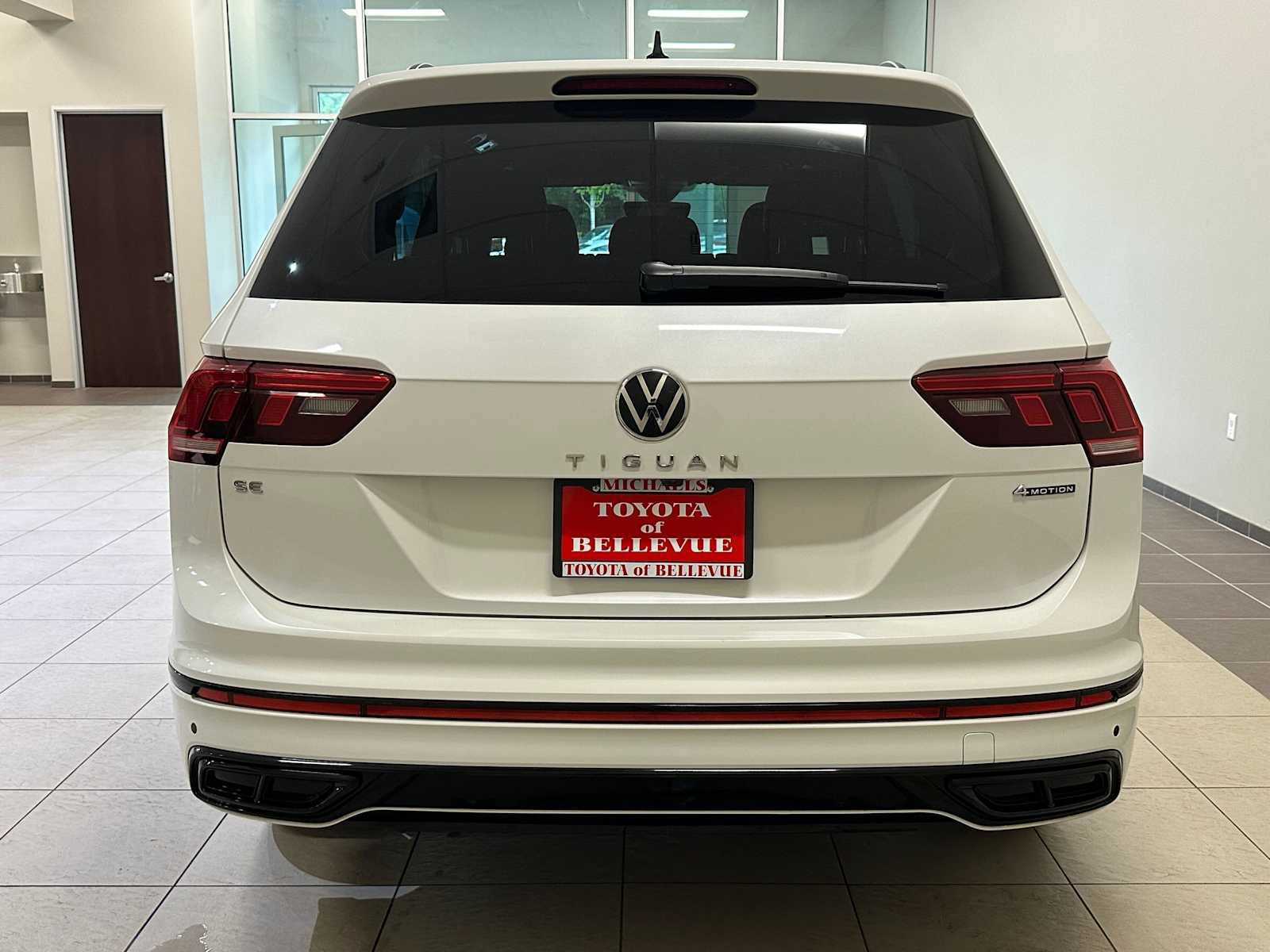 Used 2022 Volkswagen Tiguan SE R-Line AWD/4WD image 5
