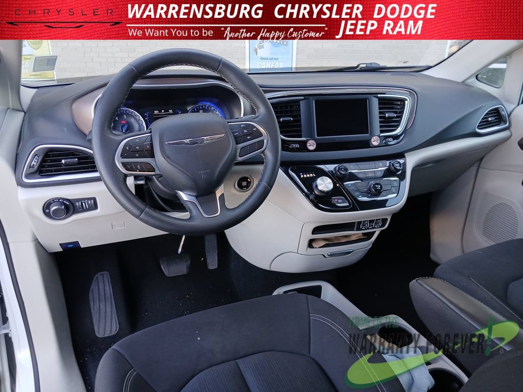Used 2023 Chrysler Voyager LX FWD image 16
