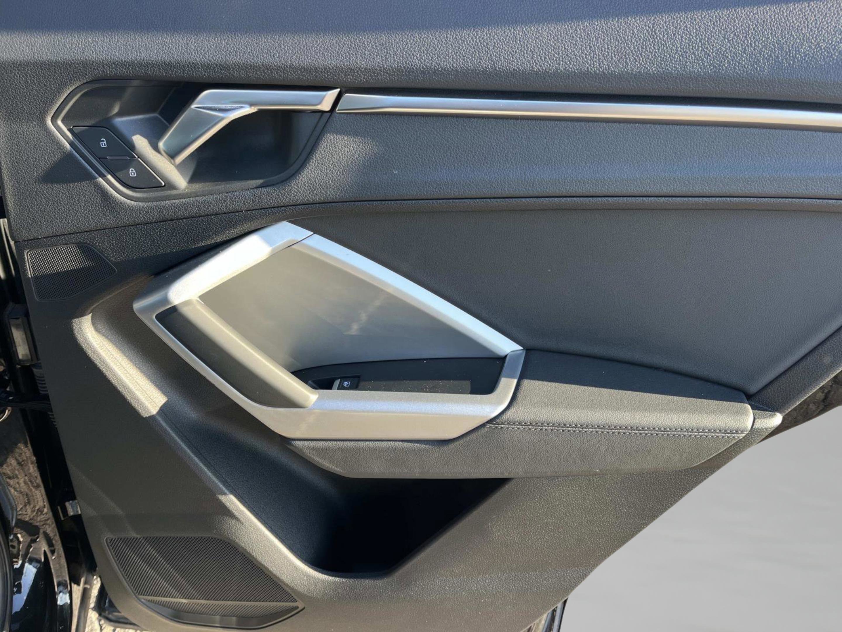 Used 2025 Audi Q3 2.0T Premium image 23