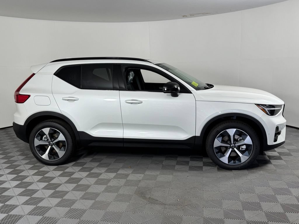 New 2026 Volvo XC40 B5 Plus w/ Protection Package Premier AWD/4WD image 4