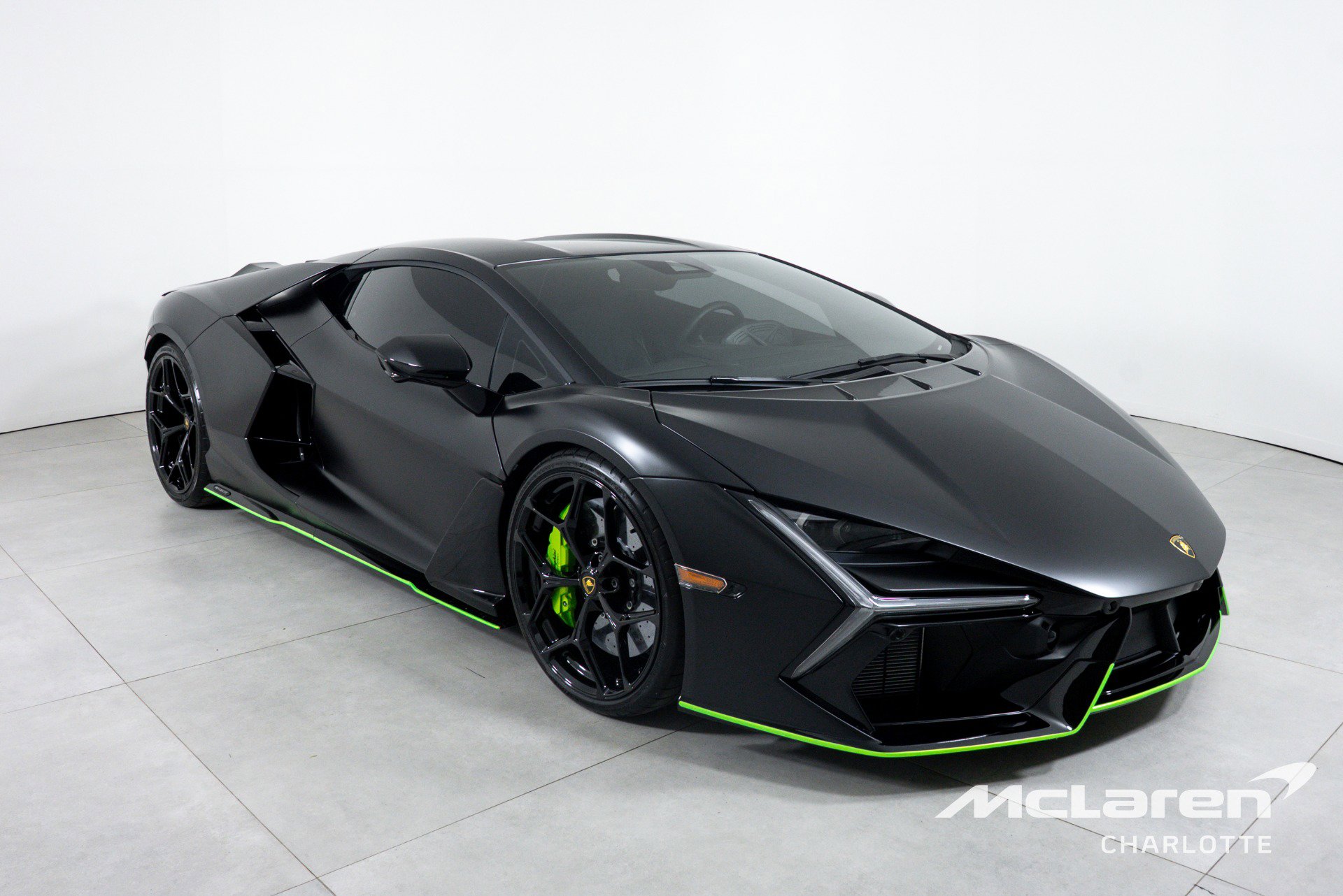 Used 2024 Lamborghini Revuelto image 2