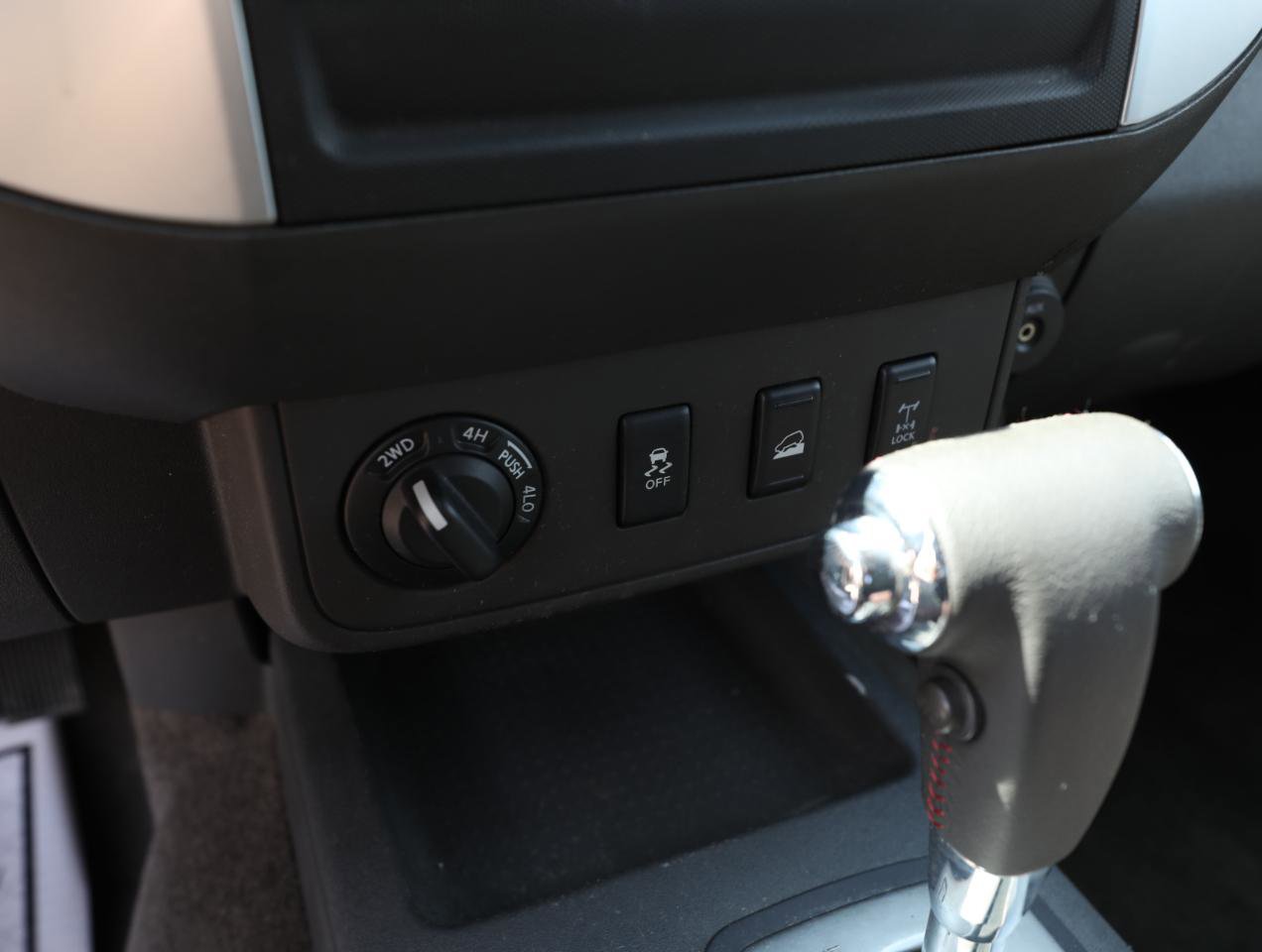 Used 2012 Nissan Frontier PRO-4X AWD/4WD image 18