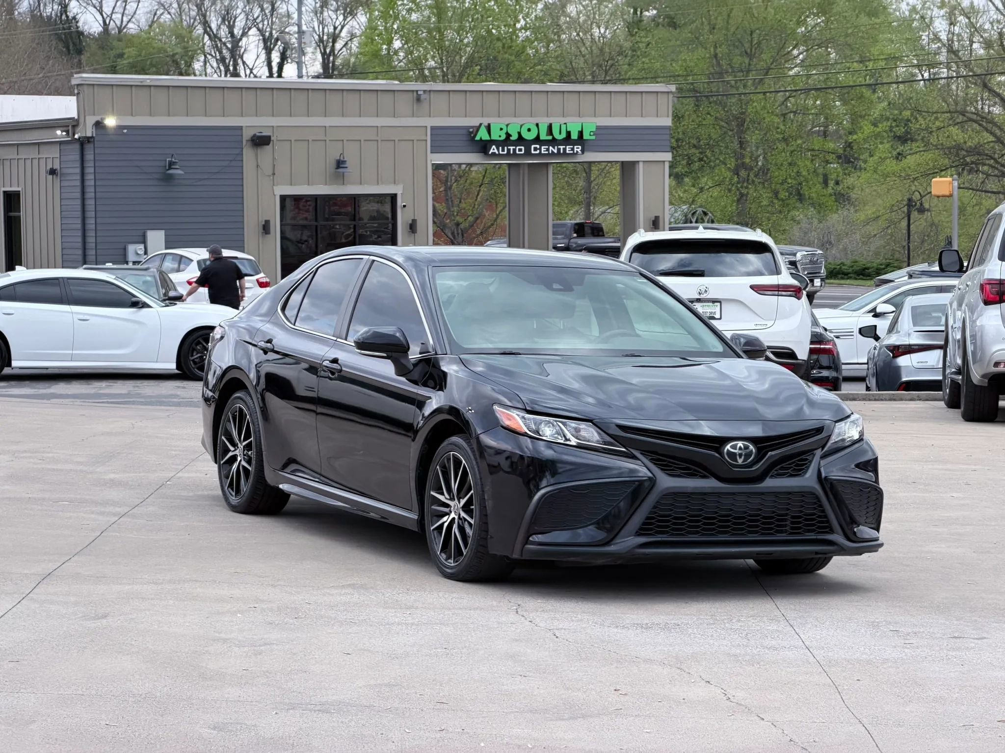 Used 2022 Toyota Camry SE FWD image 11