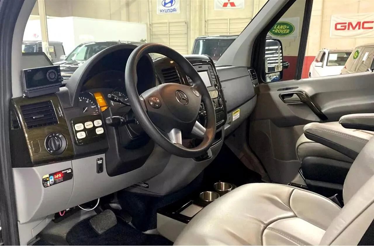 Used 2016 Mercedes-Benz Sprinter 2500 image 23