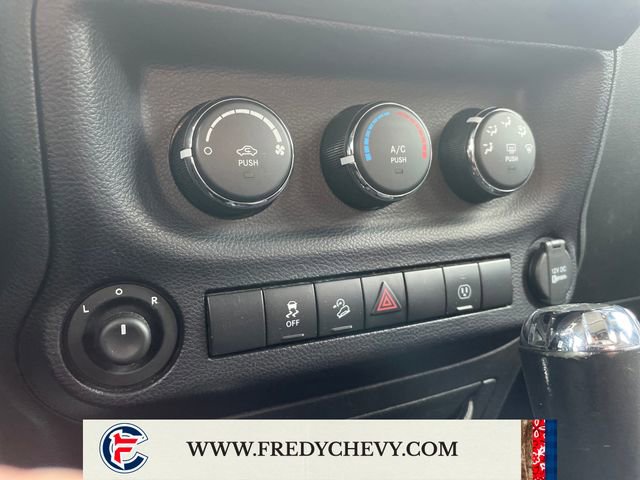 Used 2015 Jeep Wrangler Unlimited Sahara image 17