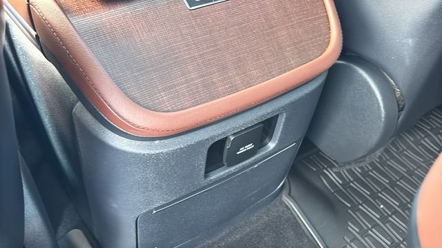 Used 2025 Lincoln Navigator Reserve AWD/4WD image 7