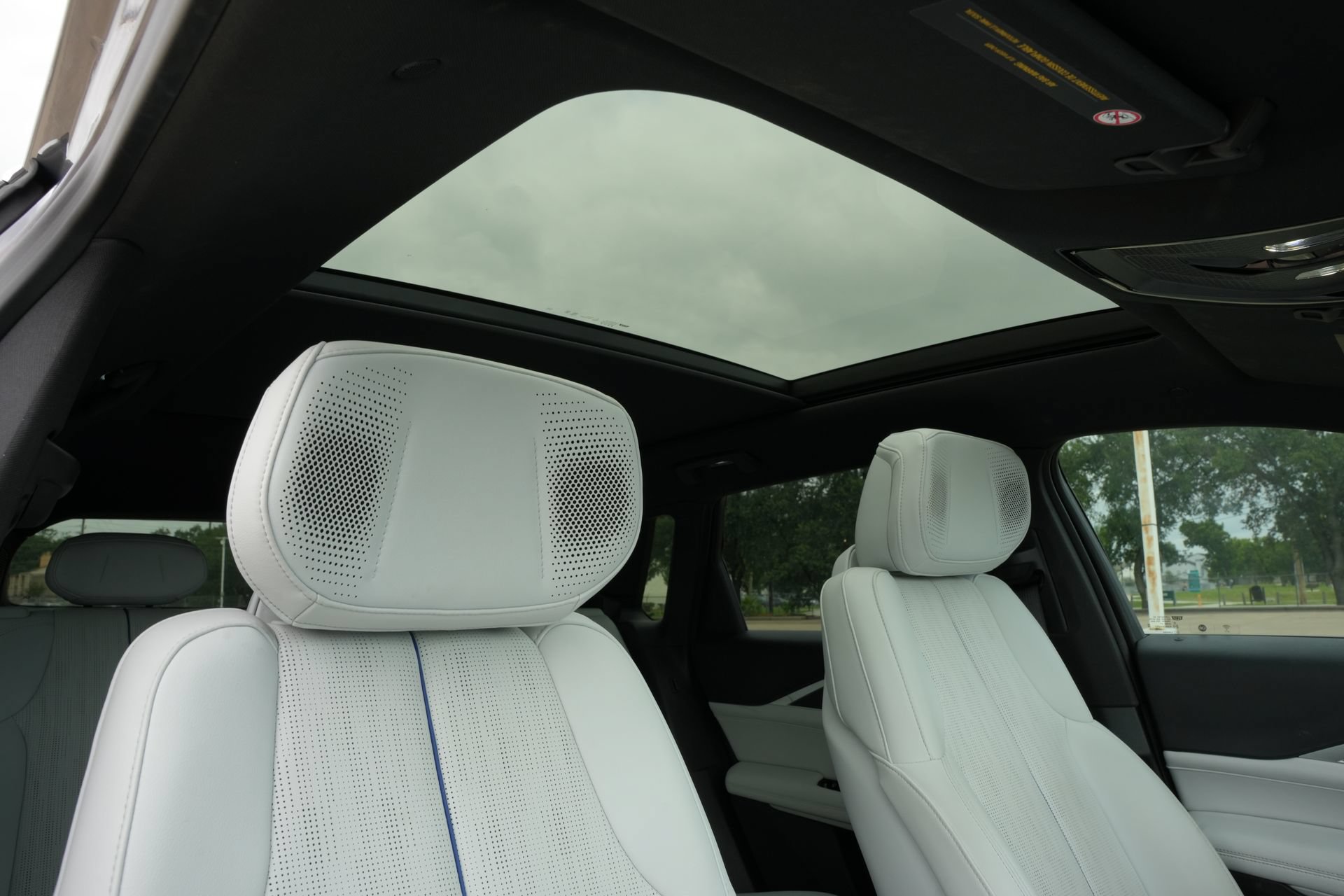 Certified 2024 Cadillac Lyriq Luxury AWD/4WD image 27