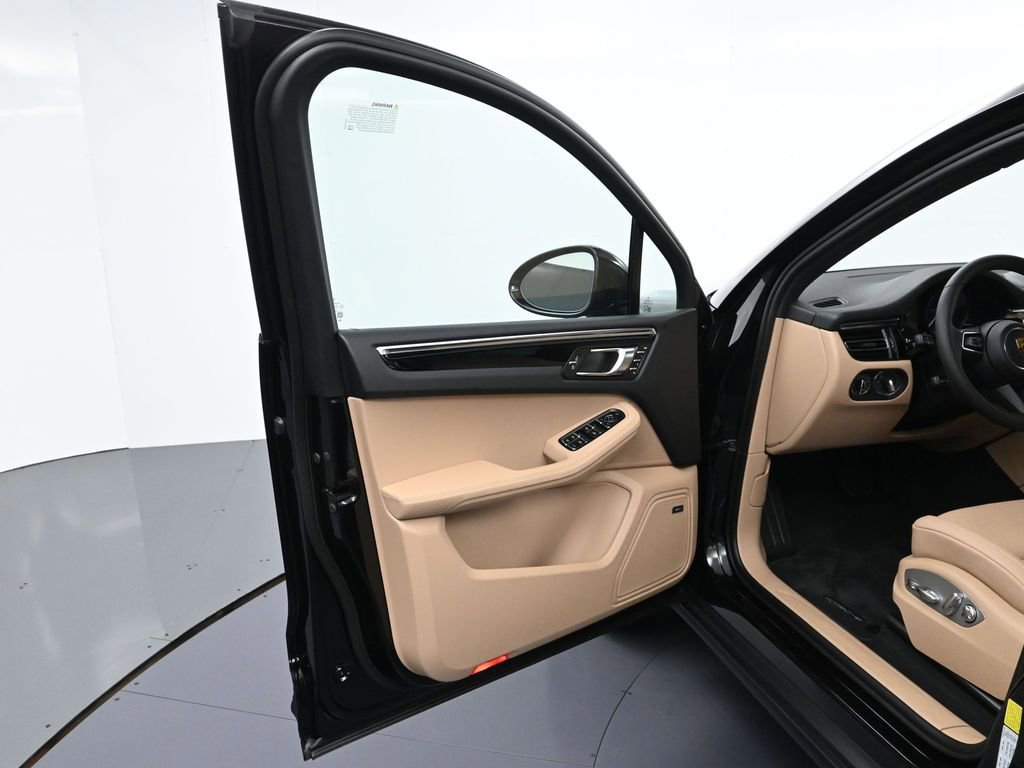 Certified 2026 Porsche Macan AWD/4WD image 16