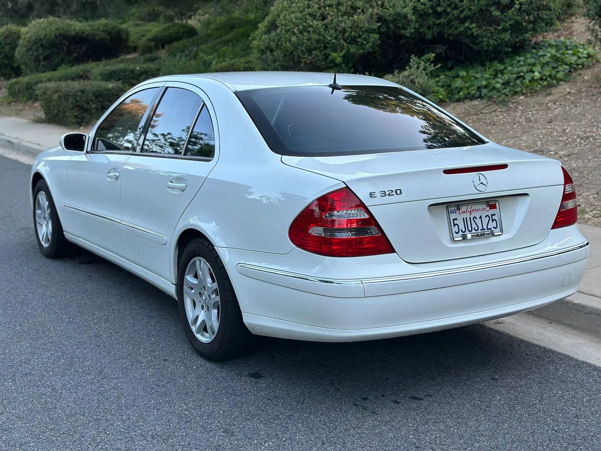Used 2005 Mercedes-Benz E 320 Sedan image 3