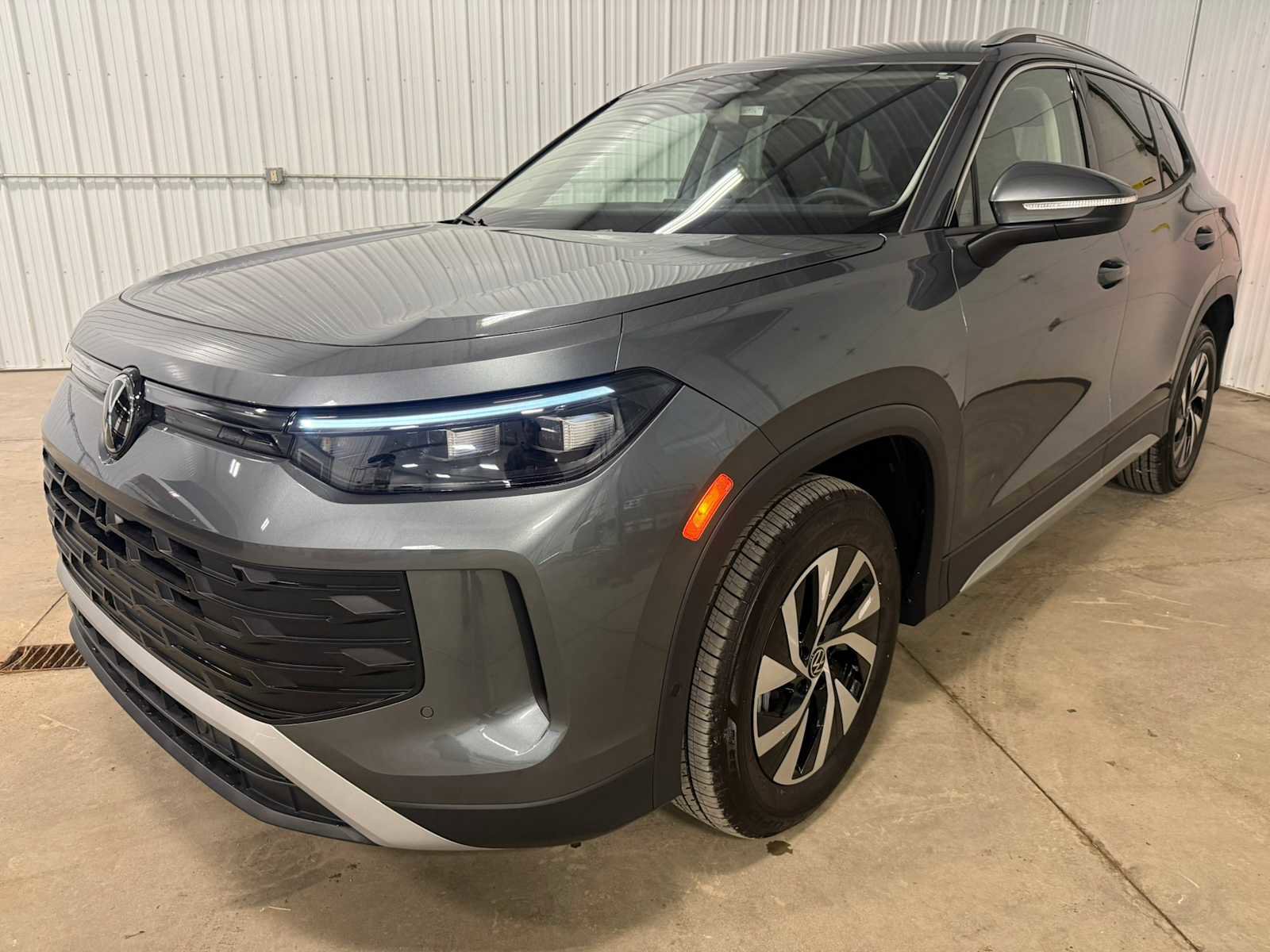 Certified 2025 Volkswagen Tiguan S image 1