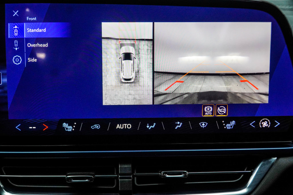 Used 2026 Chevrolet Equinox EV LT FWD image 30