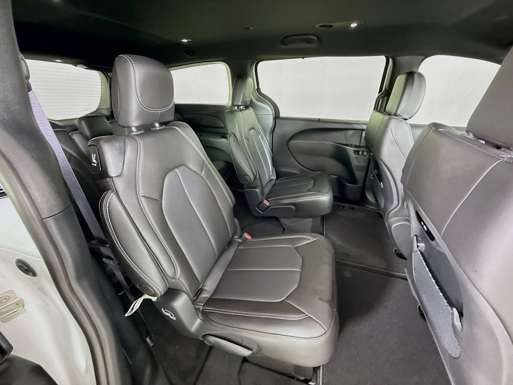 Used 2025 Chrysler Pacifica Select FWD image 27