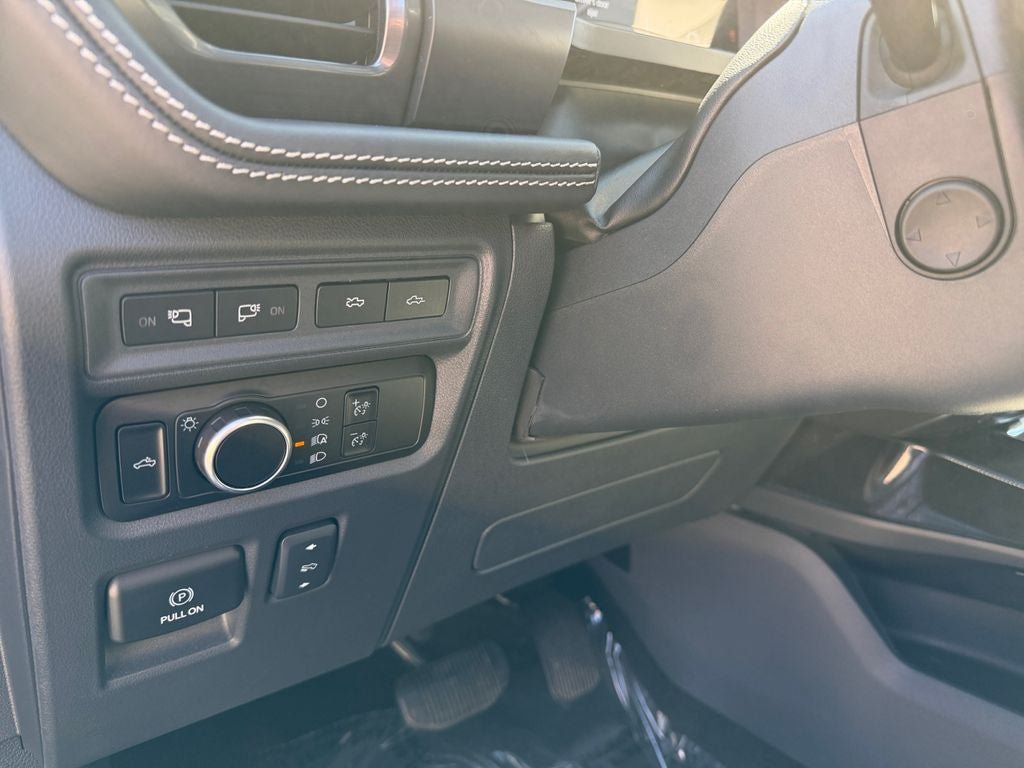 Used 2024 Ford F150 Lightning Platinum AWD/4WD image 19