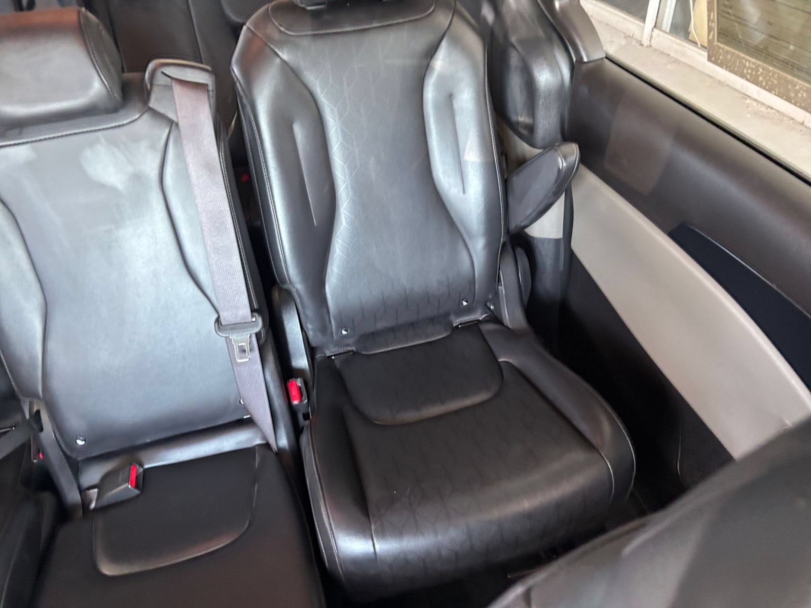 Used 2026 Kia Carnival FWD image 39