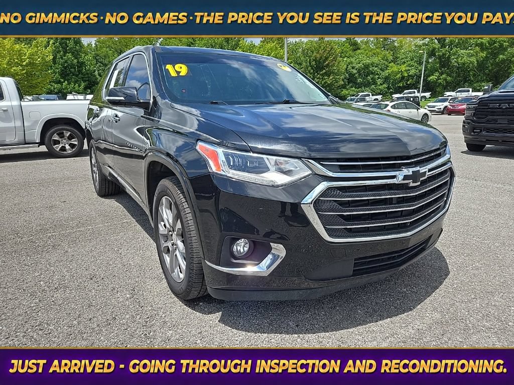 Used 2019 Chevrolet Traverse Premier w/ Driver Confidence II Package FWD image 1