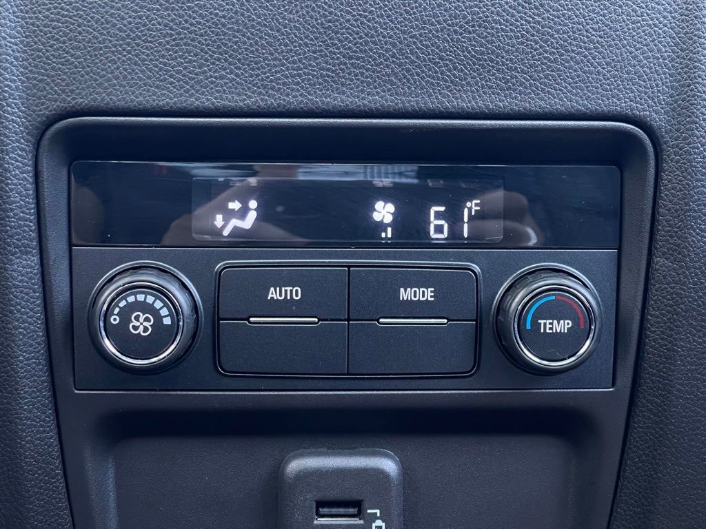 Used 2023 Buick Enclave Essence w/ Experience Buick Package FWD image 7