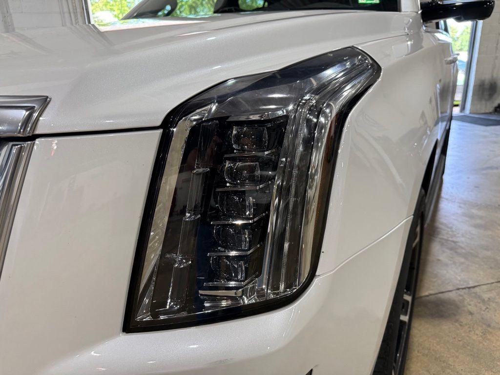 Used 2020 Cadillac Escalade Luxury AWD/4WD image 18