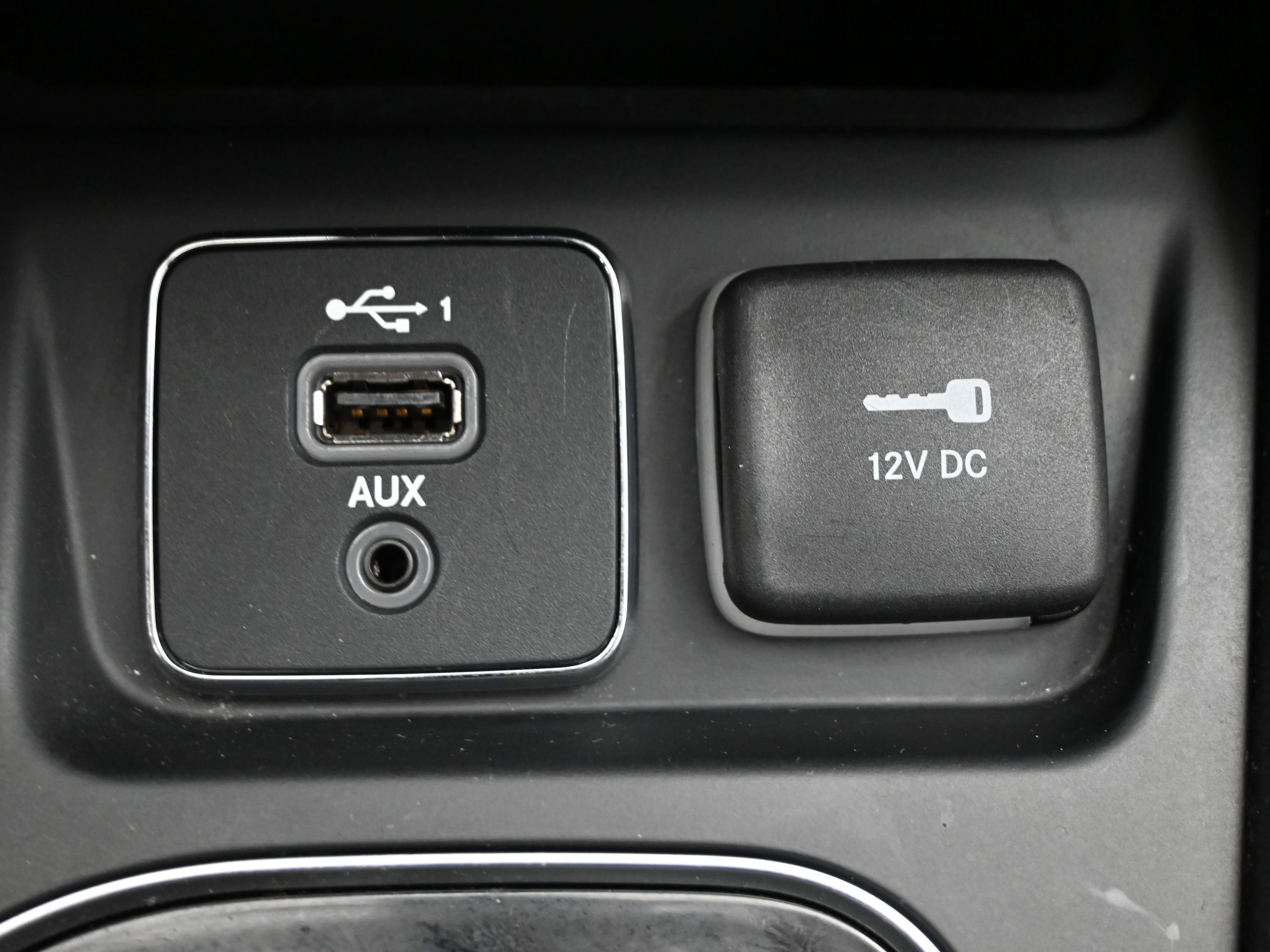 Used 2020 Jeep Cherokee Latitude Plus image 19