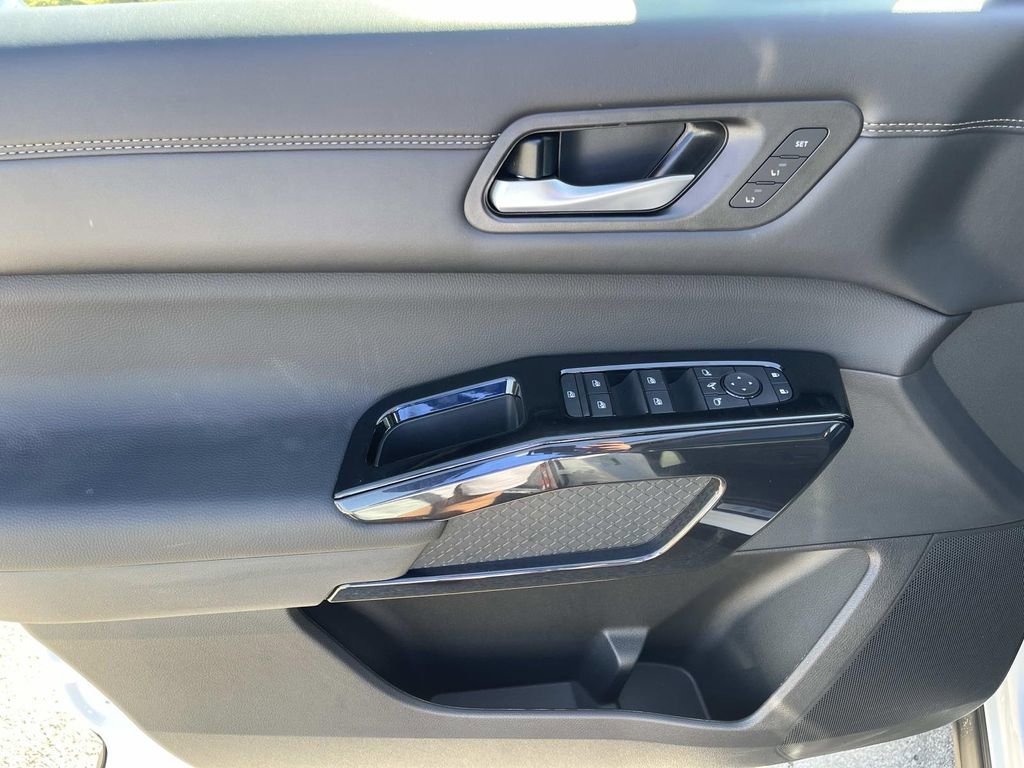 New 2026 Nissan Pathfinder Platinum AWD/4WD image 24