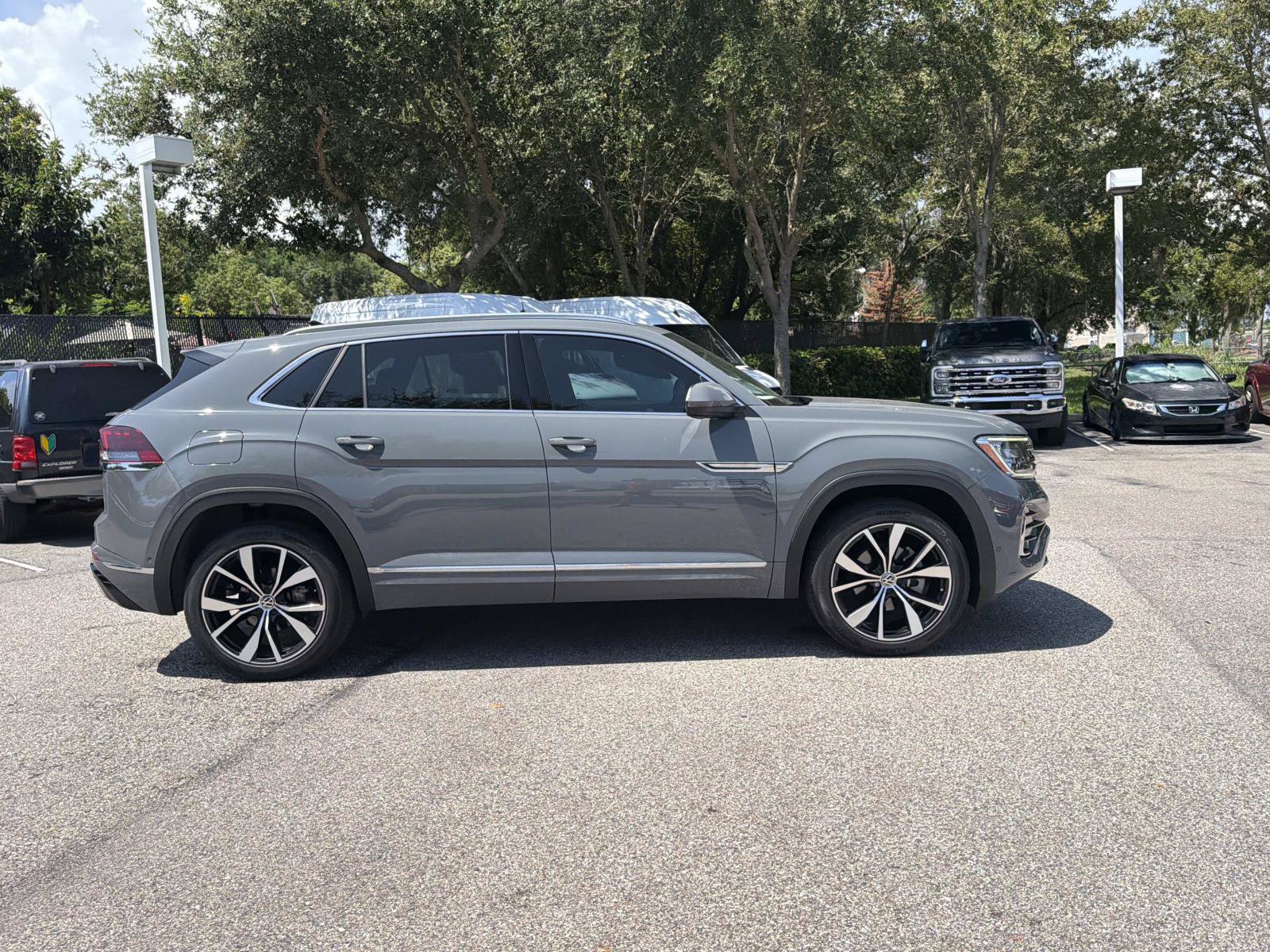 Used 2025 Volkswagen Atlas Cross Sport SEL Premium R-Line AWD/4WD image 2