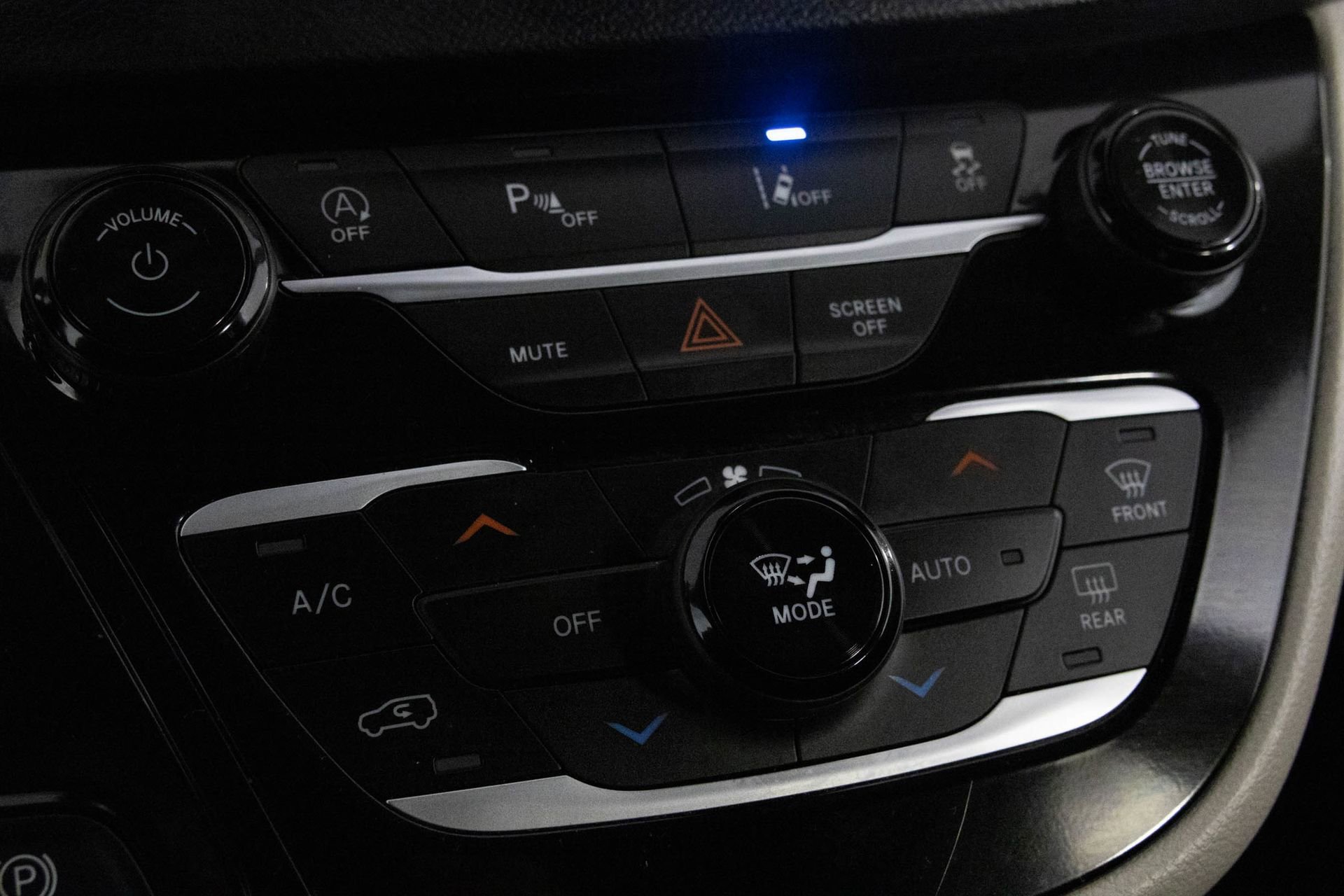 Used 2023 Chrysler Pacifica Touring-L image 23