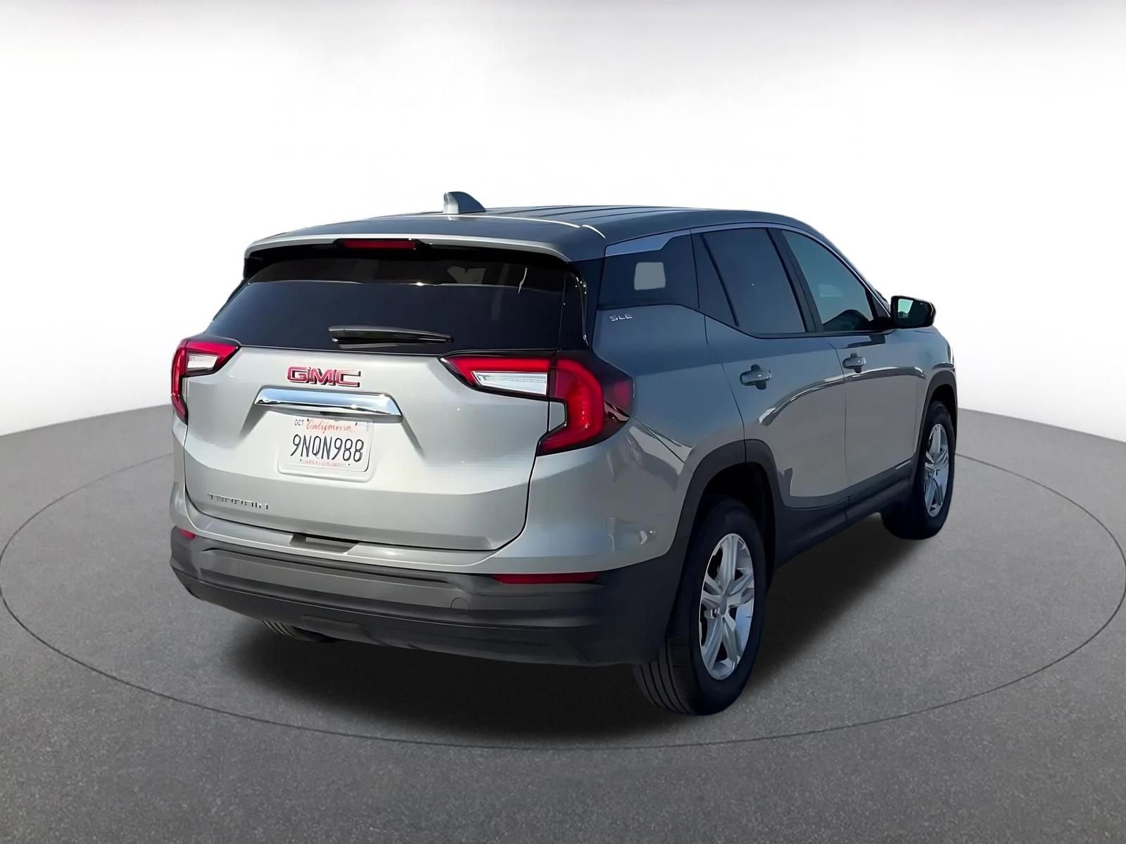 Used 2024 GMC Terrain SLE FWD image 14