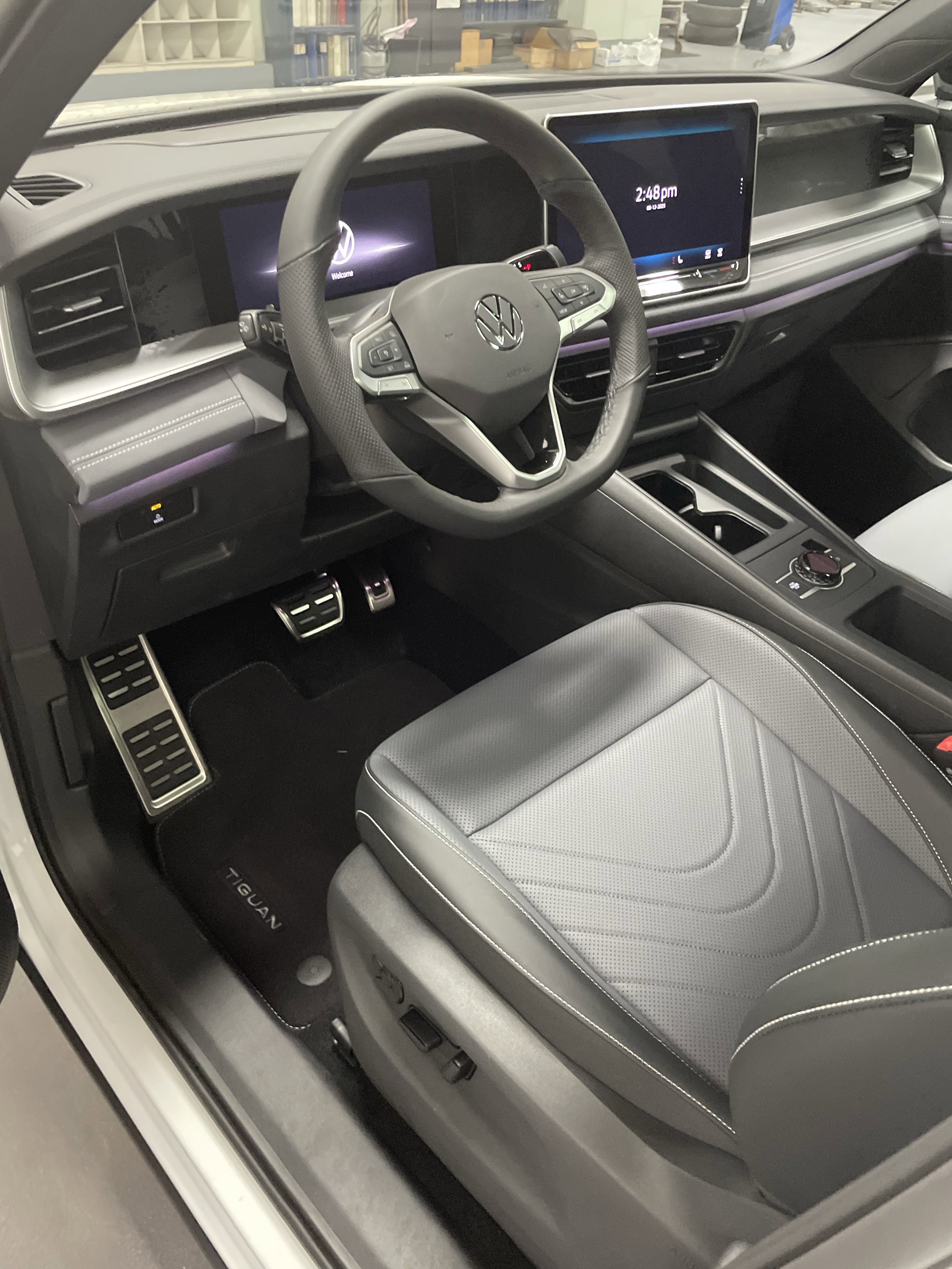 New 2025 Volkswagen Tiguan SE R-Line image 7