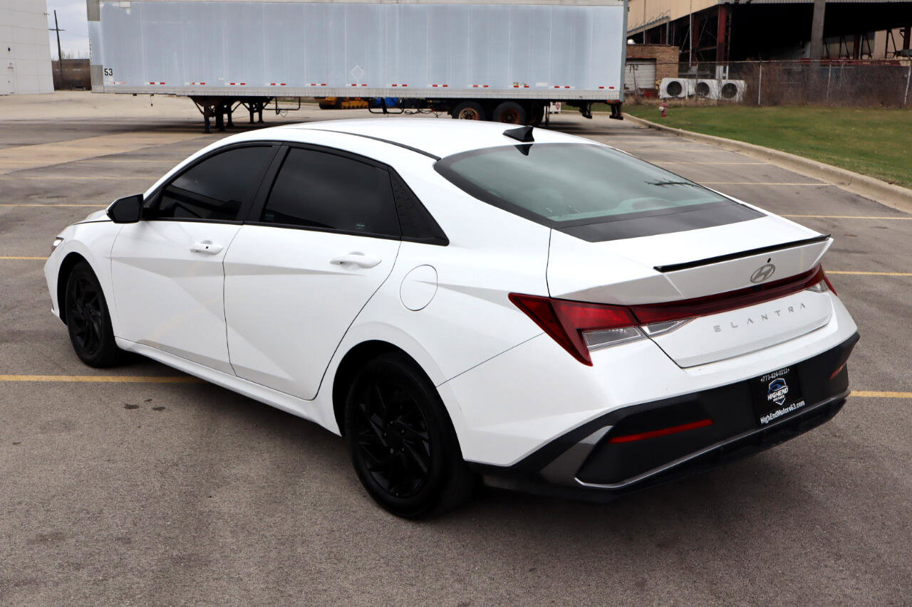 Used 2024 Hyundai Elantra SEL image 4