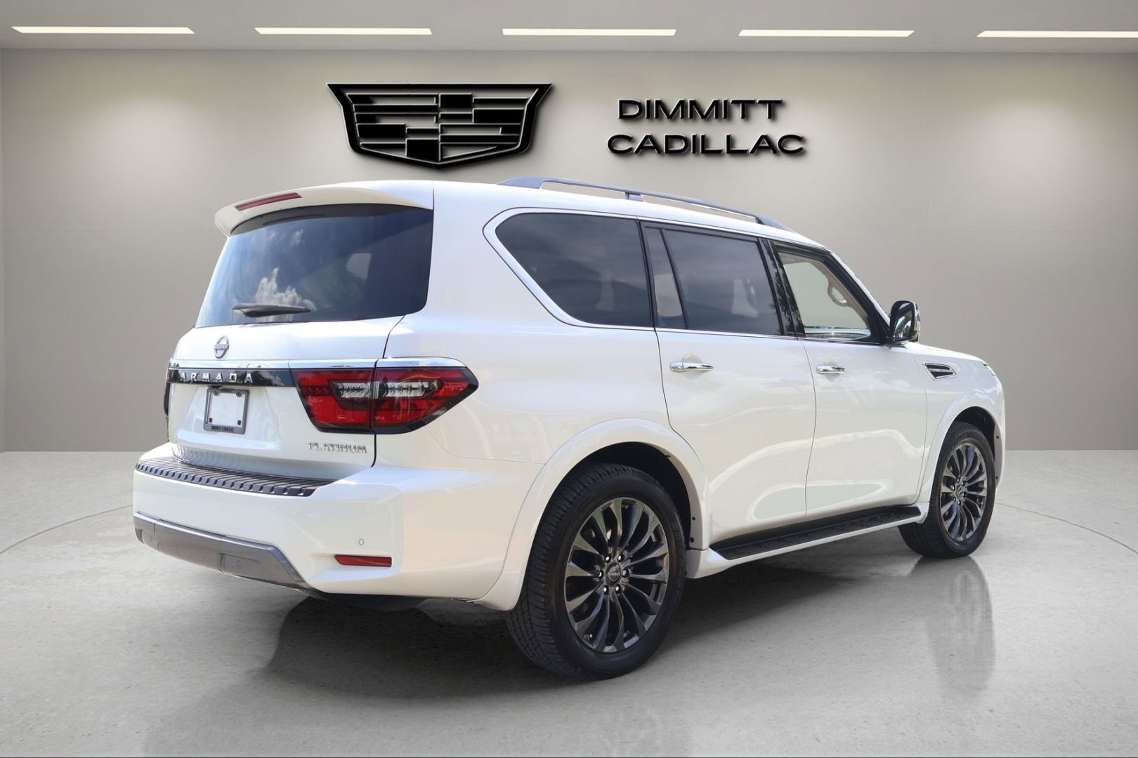 Used 2024 Nissan Armada Platinum w/ Captain's Chairs Package RWD image 5