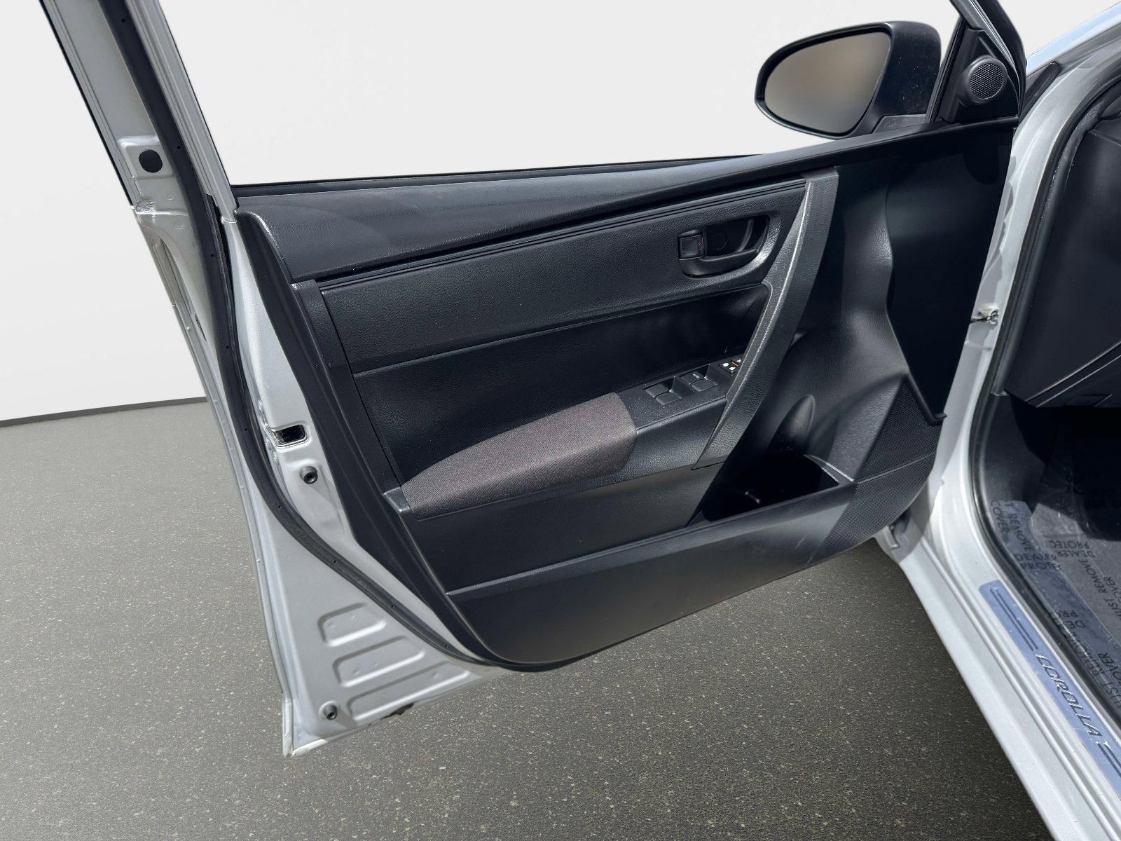 Used 2019 Toyota Corolla L w/ Body Protection Package FWD image 16