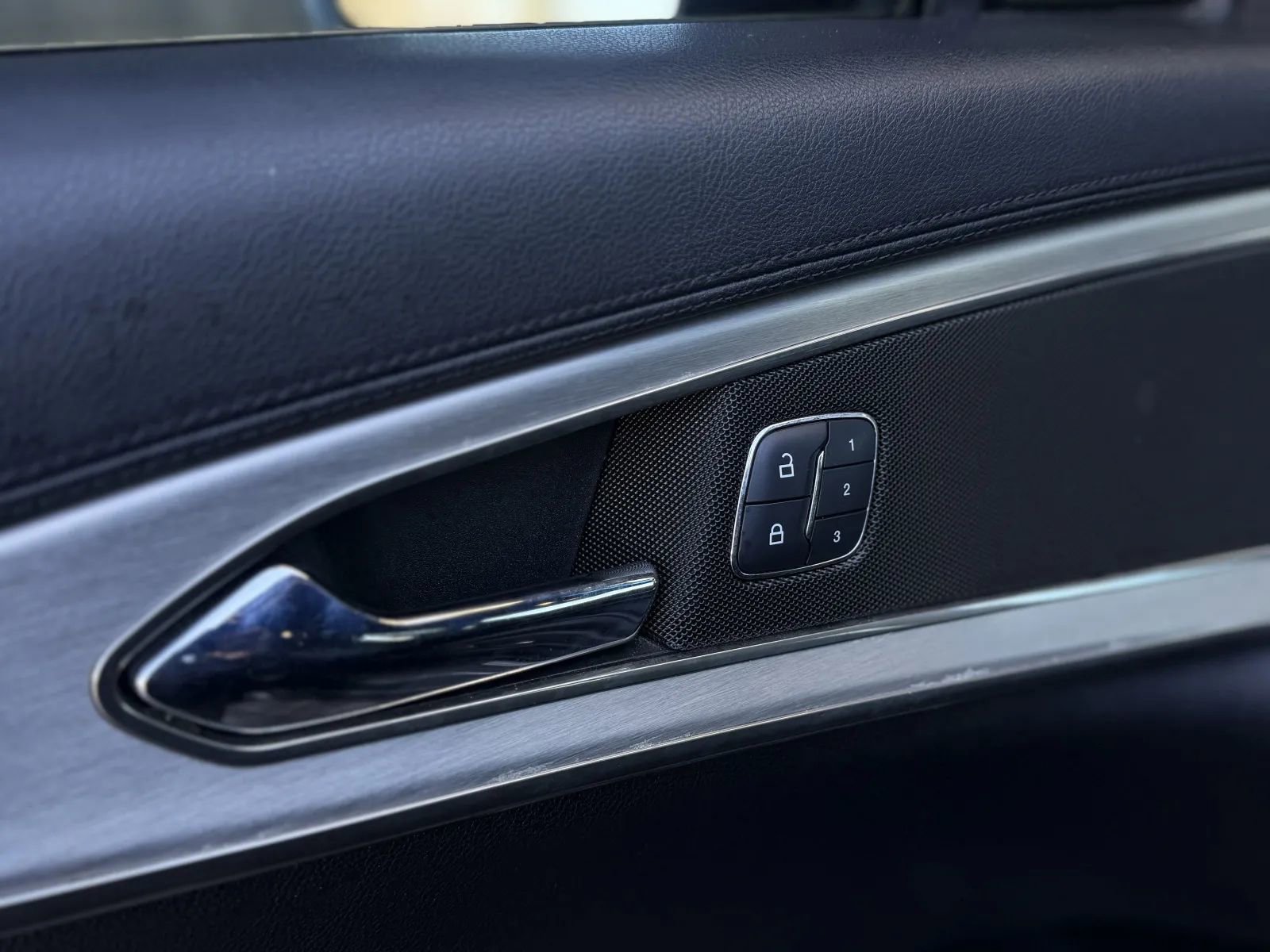 Used 2016 Lincoln MKX Premiere FWD image 23