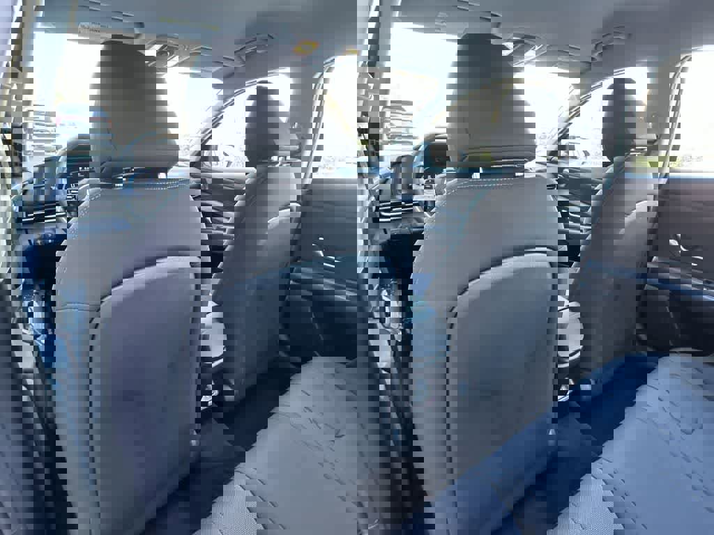 Used 2025 Hyundai Elantra SE image 23