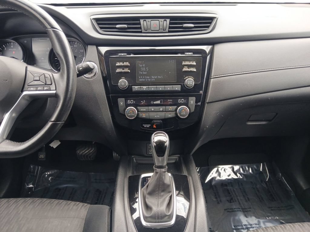 Used 2017 Nissan Rogue SV FWD image 11