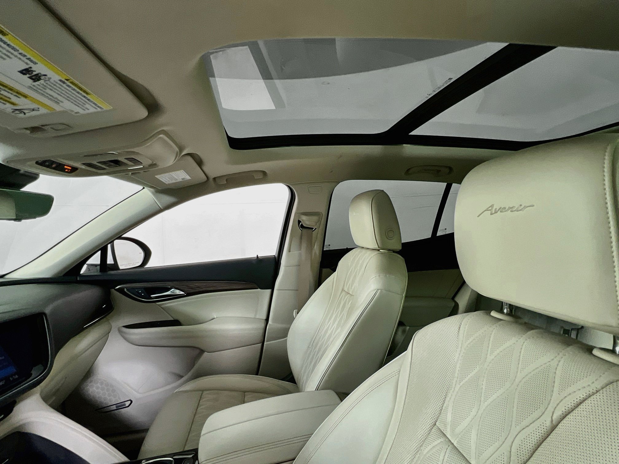 Used 2022 Buick Envision Avenir w/ Technology Package II FWD image 23