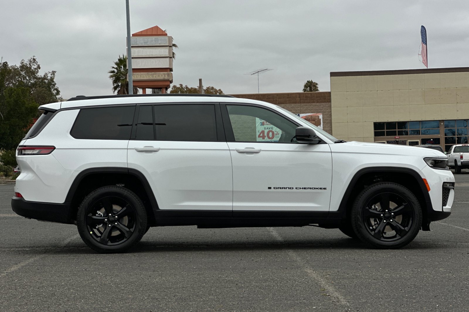 New 2026 Jeep Grand Cherokee L Limited w/ Limited Altitude Package AWD/4WD image 2