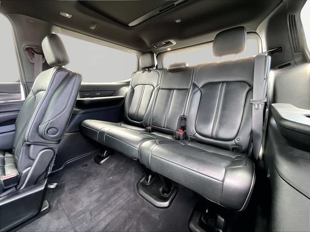 Used 2023 Jeep Wagoneer Series III w/ Premium Group I AWD/4WD image 17