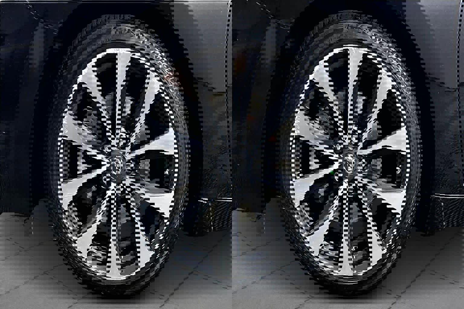 Used 2016 Nissan Maxima SR w/ Interior Lighting Package image 12