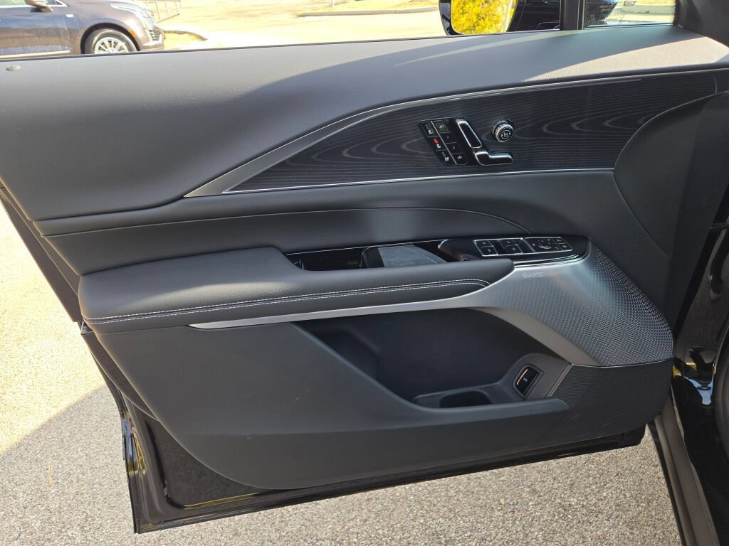 New 2026 Cadillac Lyriq Signature Sport AWD/4WD image 18