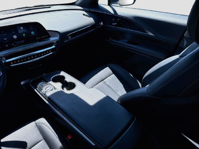Used 2025 Cadillac Lyriq Luxury AWD/4WD image 18
