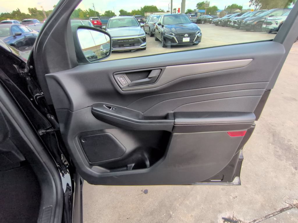 Used 2025 Ford Escape Active AWD/4WD image 32